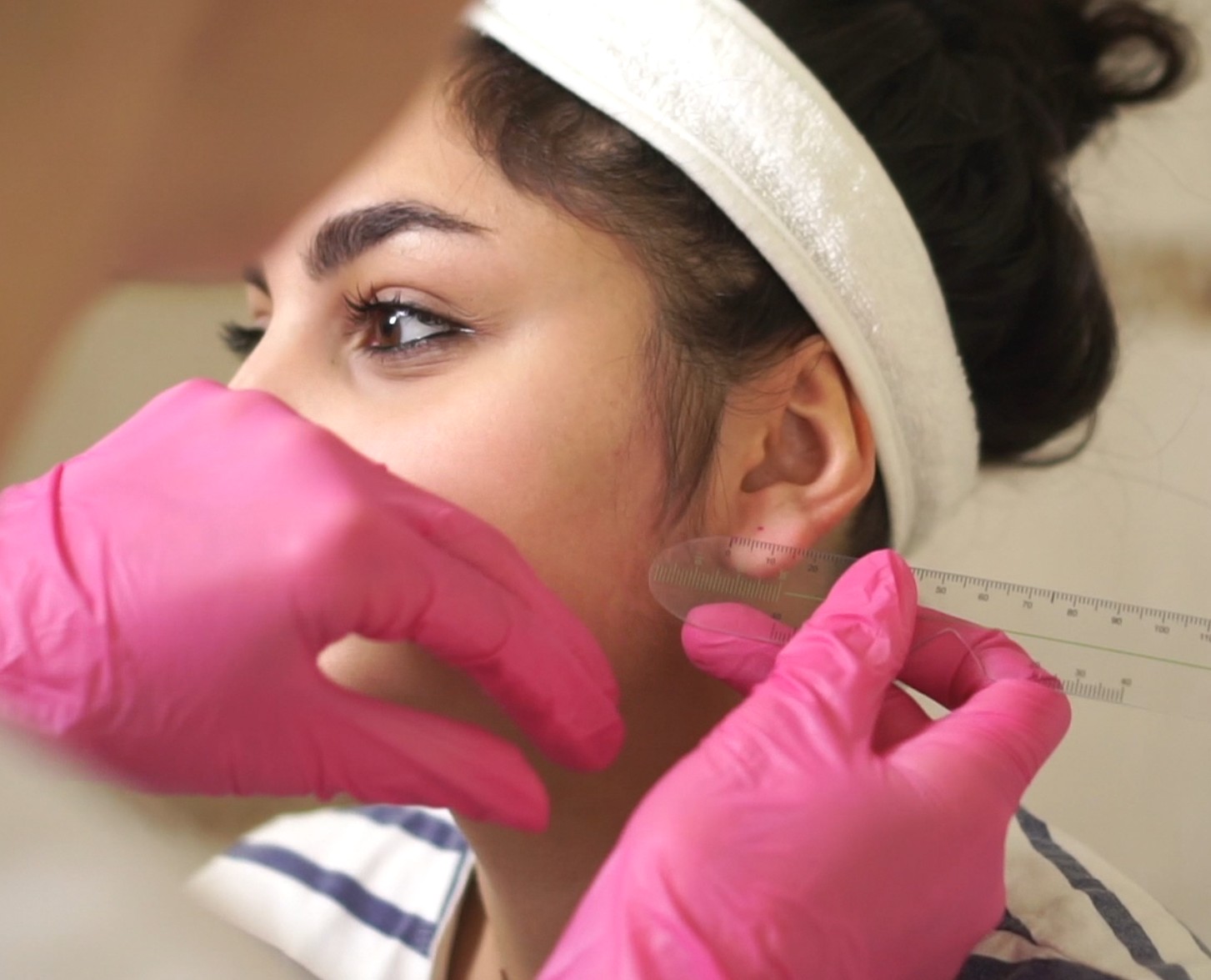 Процедура пирсинга ушной раковины фото